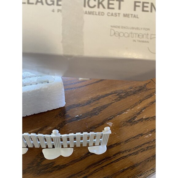 Department 56 Village White Picket Fence Set Of 4 Handpainted Cast Metal - Picture 3 of 6